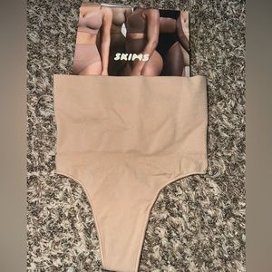 New Skims Core Control Thong Clay - S/M